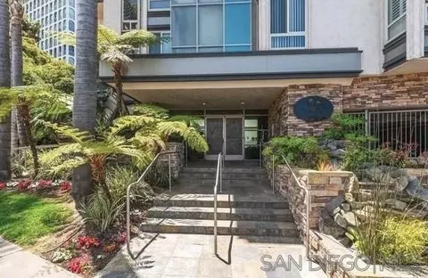 935 Genter St #206, La Jolla, CA 92037