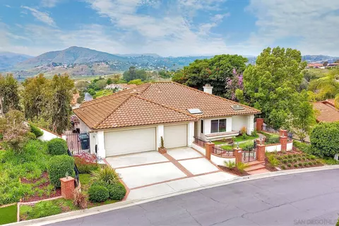 4041 Vortex Pl, Escondido, CA 92025 photo 2