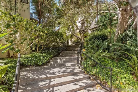 8672 Villa La Jolla Dr #2, La Jolla, CA 92037