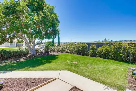 12736 Roberto Way, Poway, CA 92064 photo 2