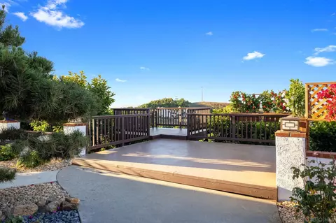 3831 Silverleaf Ln, Vista, CA 92084 photo 24