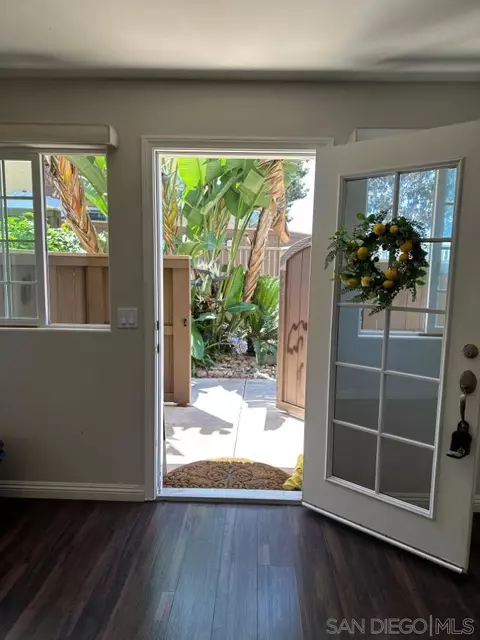 5252 Balboa Arms Dr UNIT 177, San Diego, CA 92117