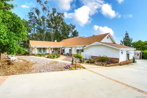 1524 S Hill Ave, Fallbrook, CA 92028 photo 3