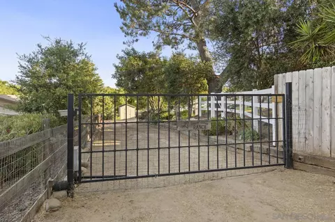 2952 Milpas Dr, Escondido, CA 92029 photo 32