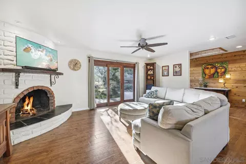 2952 Milpas Dr, Escondido, CA 92029 photo 3