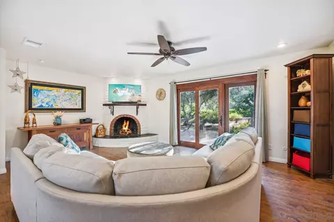2952 Milpas Dr, Escondido, CA 92029 photo 4