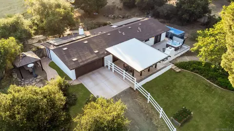 2952 Milpas Dr, Escondido, CA 92029 photo 20