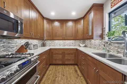 2952 Milpas Dr, Escondido, CA 92029 photo 9