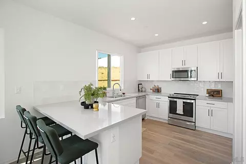 5262 San Bernardo Ter, San Diego, CA 92114