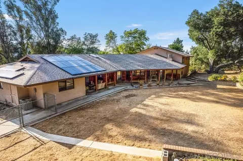 15755 Rosemont Ln, Ramona, CA 92065