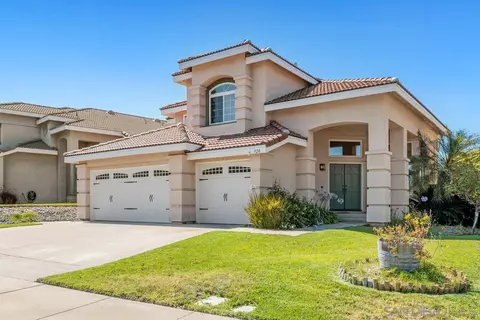 920 Honeysuckle Dr, San Marcos, CA 92078