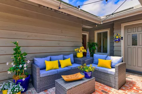 143 Fresnillo Ct, Solana Beach, CA 92075