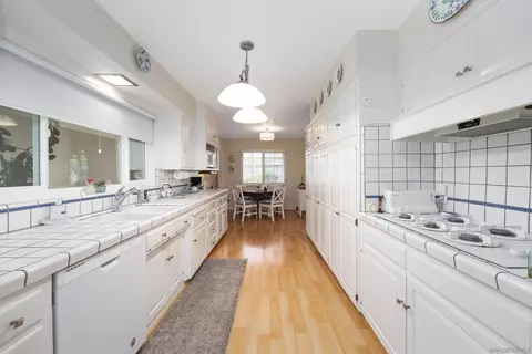 8854 Cliffridge Ave, La Jolla, CA 92037 photo 14