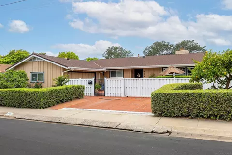 8854 Cliffridge Ave, La Jolla, CA 92037 photo 2