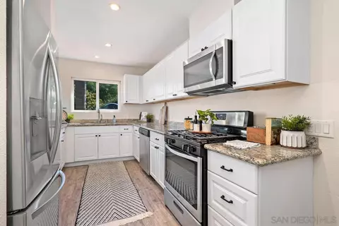 2060 E Mission Rd, Fallbrook, CA 92028 photo 10