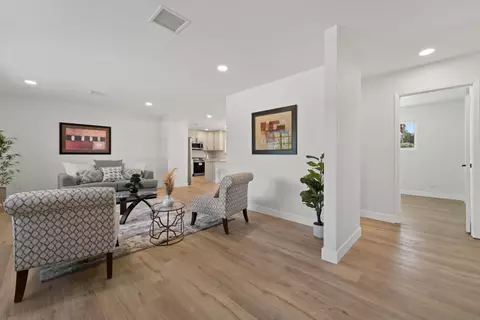 966 Park Dr, Escondido, CA 92029 photo 4