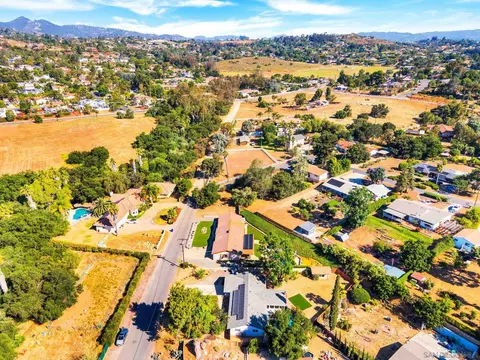 966 Park Dr, Escondido, CA 92029 photo 38
