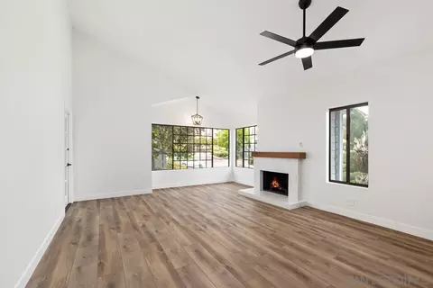 4064 Crystal Dawn #201, San Diego, CA 92122
