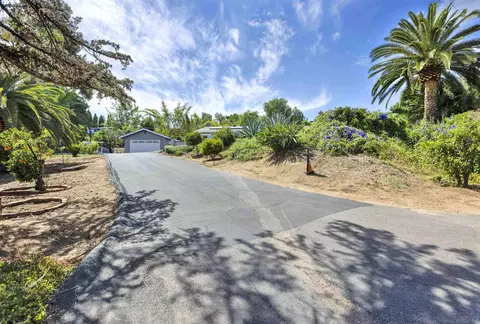 502 Vale View Dr, Vista, CA 92081 photo 2