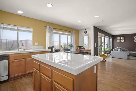 2135 Pointe Pkwy, Spring Valley, CA 91978 photo 11