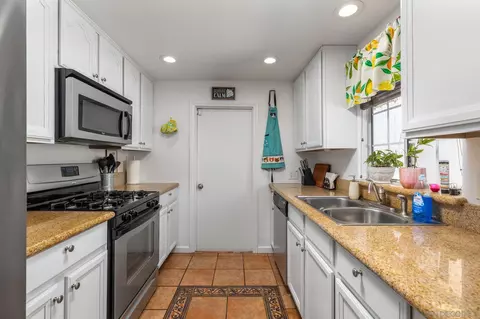 927 Carlsbad St, Spring Valley, CA 91977 photo 9