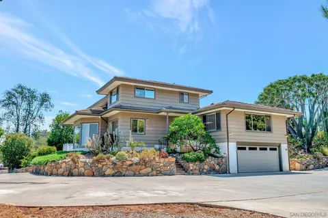 5160 Alzeda Dr, La Mesa, CA 91941