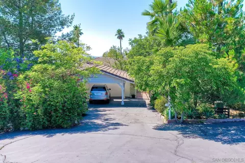 2456 Summit Dr, Escondido, CA 92025 photo 2