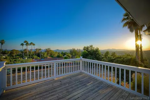 2456 Summit Dr, Escondido, CA 92025