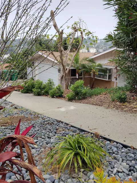 2410 Sarbonne Dr, Oceanside, CA 92054