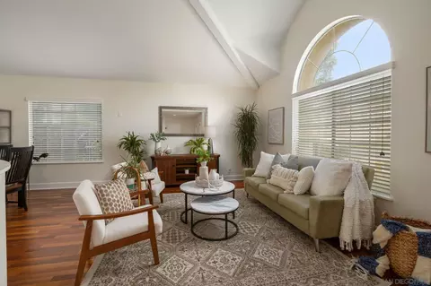 4247 Via Clemente, Oceanside, CA 92057 photo 2