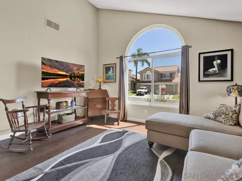 1591 Madrid Dr, Vista, CA 92081 photo 2