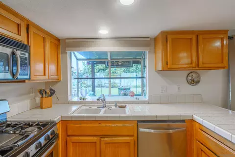 3427 Meadow View Dr, Oceanside, CA 92058 photo 7