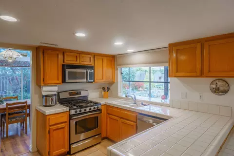 3427 Meadow View Dr, Oceanside, CA 92058 photo 8
