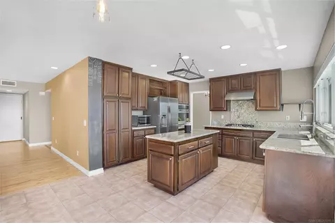 1635 Olympus Loop, Vista, CA 92081 photo 14