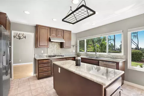 1635 Olympus Loop, Vista, CA 92081 photo 16