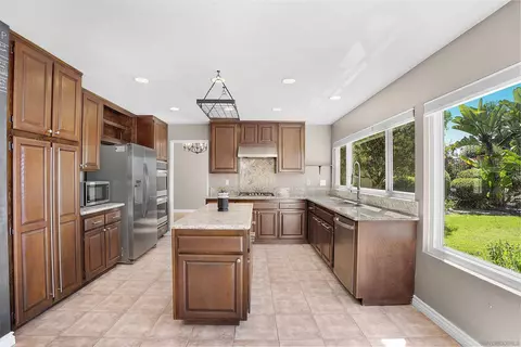 1635 Olympus Loop, Vista, CA 92081 photo 13