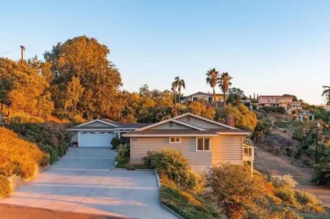 9534 Jiola Way, La Mesa, CA 91941 photo 2