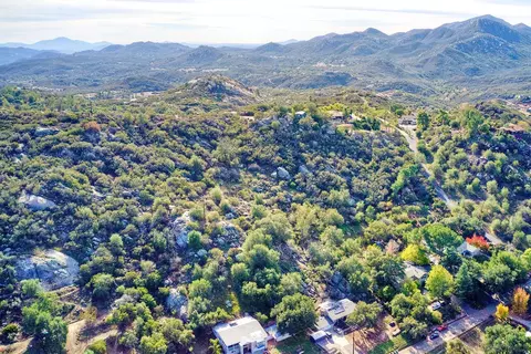 las manzanitas, Ramona, CA 92065