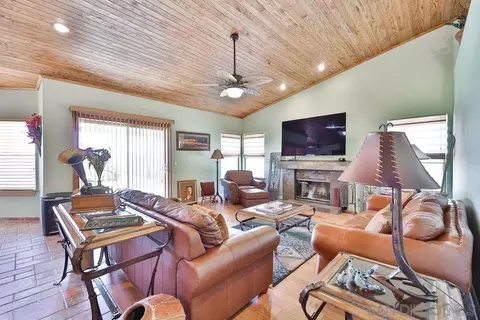 15635 Broad Oaks Rd, El Cajon, CA 92021 photo 5