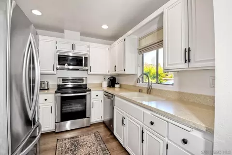 920 Knoll Vista Dr, San Marcos, CA 92078