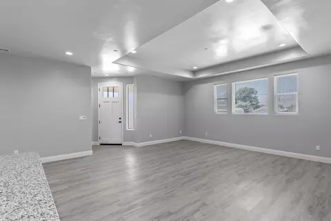 317 W D St, Tehachapi, CA 93561 photo 2