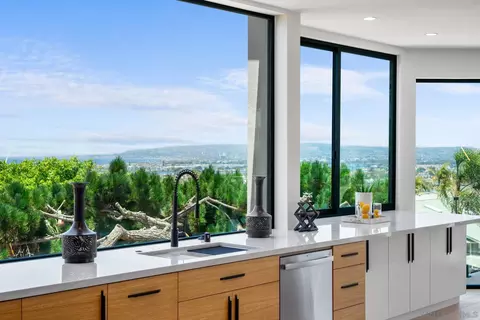 4549 Newport, San Diego, CA 92107