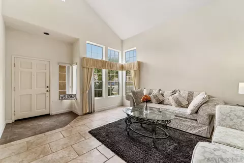921 Tempera Ct, Oceanside, CA 92057 photo 2