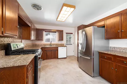 7700 El Paso St, La Mesa, CA 91942 photo 7