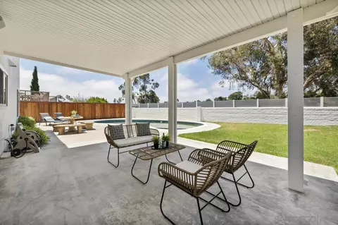 2722 Glasgow, Carlsbad, CA 92010 photo 9