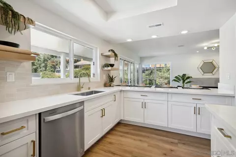 2722 Glasgow, Carlsbad, CA 92010 photo 8