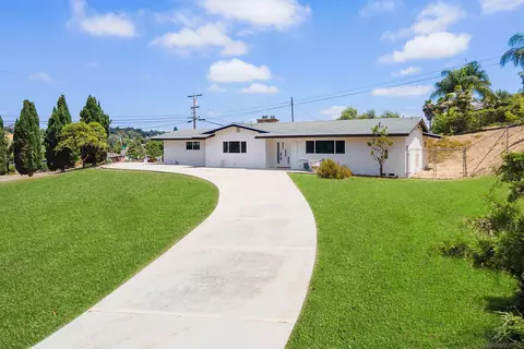 2333 Maelee Dr, Vista, CA 92084