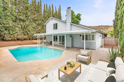 10332 Escadera Dr, Lakeside, CA 92040