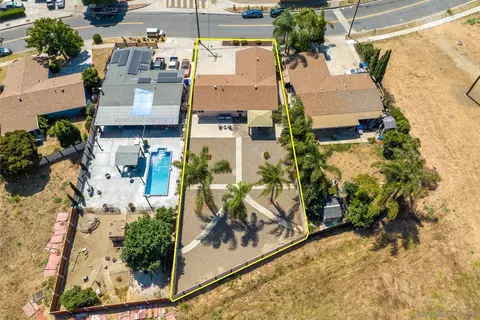 3452 Hacienda Dr, Oceanside, CA 92054 photo 2