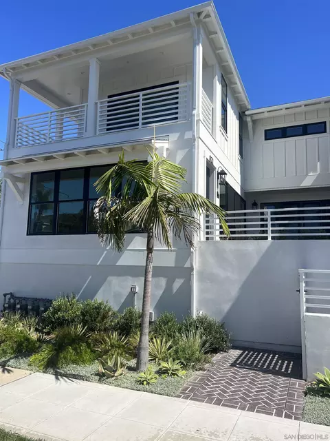 821 9th St, Coronado, CA 92118